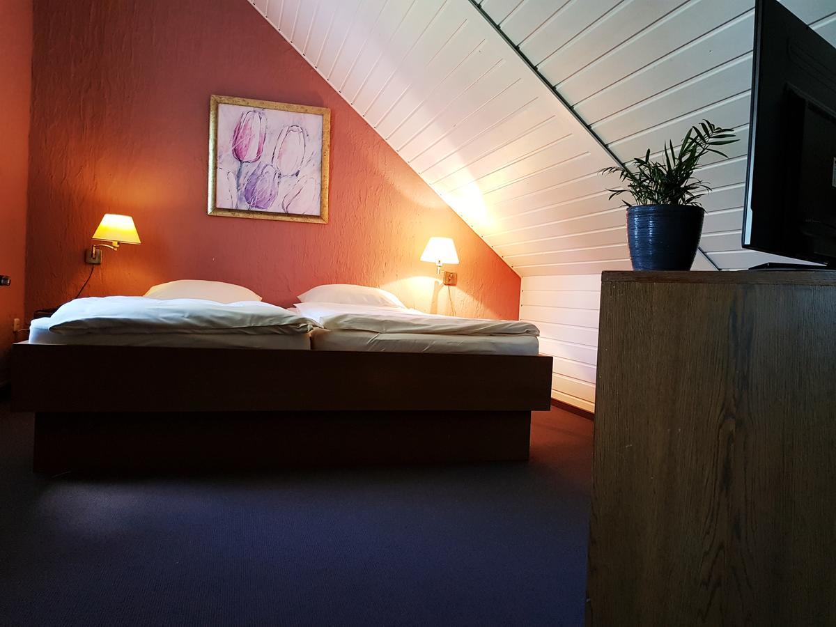 Hotel Restaurant Jaegerhof Düren - Eifel Buitenkant foto