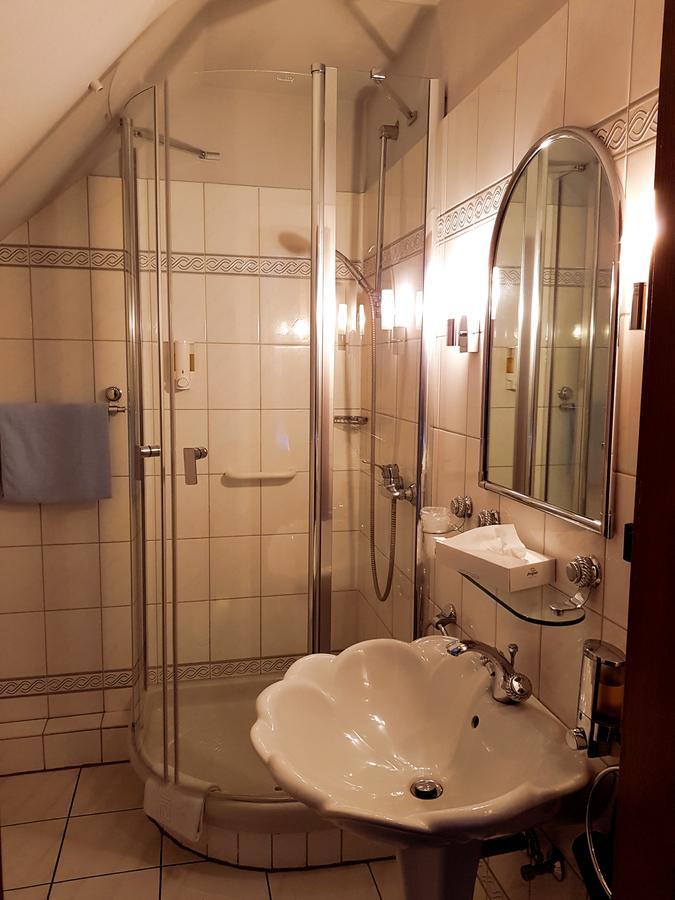 Hotel Restaurant Jaegerhof Düren - Eifel Buitenkant foto